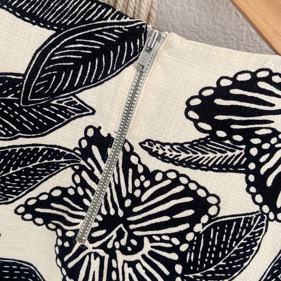 J. Crew beaded sleeveless top embellished structured tank spring vacation size 2 - Picture 11 of 16